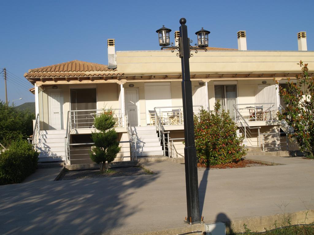Salesi Apartment Megalopolis Bagian luar foto