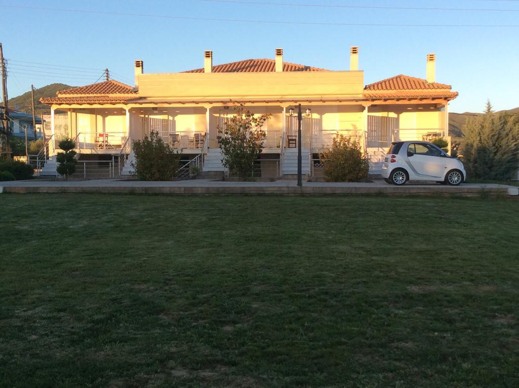 Salesi Apartment Megalopolis Bagian luar foto