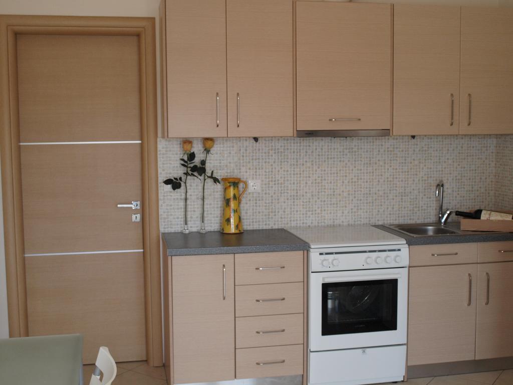 Salesi Apartment Megalopolis Bagian luar foto